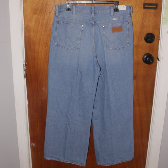 NWT Wrangler Worldwide 611 Wide Leg Crop Jeans Plus Size 33 - Picture 13 of 14